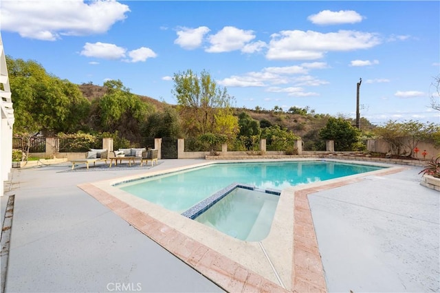 view of pool with an in ground hot tub and a patio