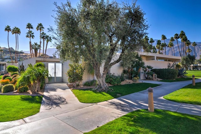 view of front of home with a front yard