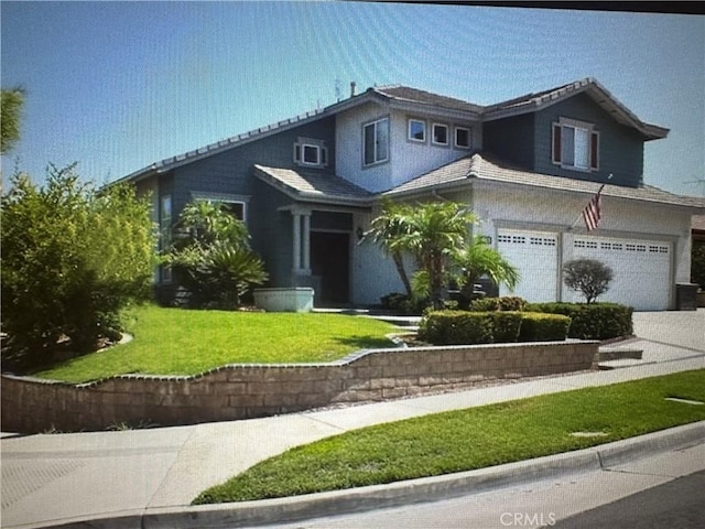 view of front facade featuring a garage and a front yard