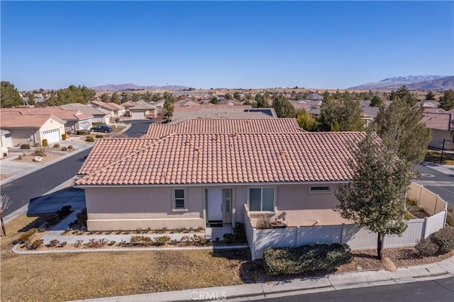 view of front of property featuring a mountain view