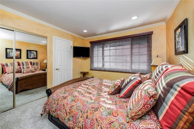 bedroom featuring crown molding, a closet, and carpet