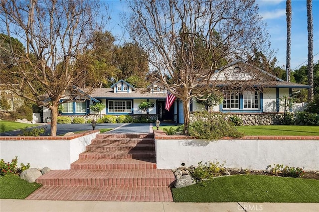 ranch-style home with a front yard