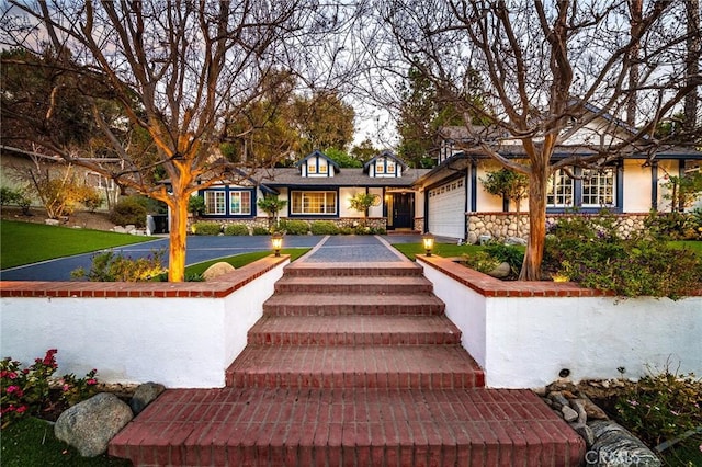 view of front facade featuring a garage