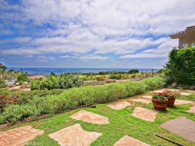 view of yard featuring a water view