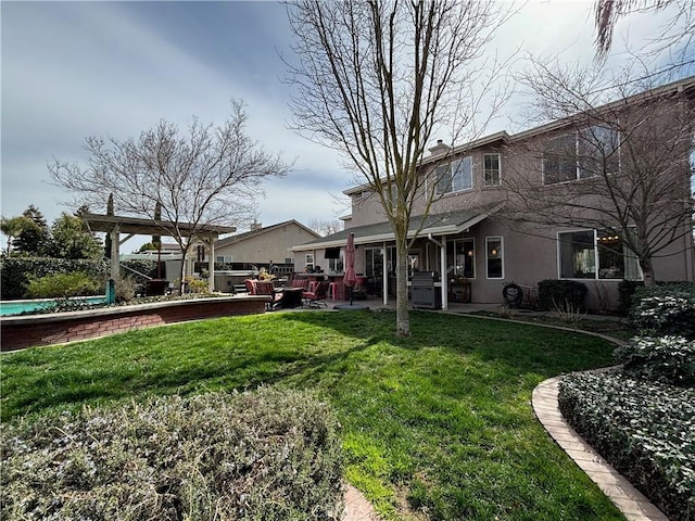 view of yard featuring a patio area