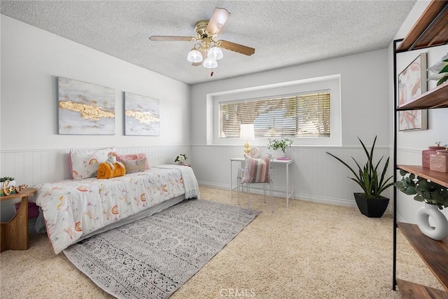 bedroom with ceiling fan and a textured ceiling