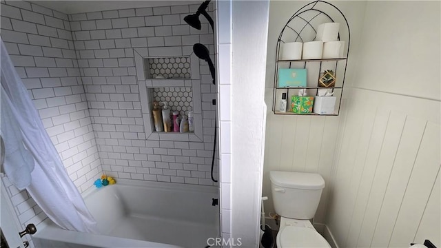 bathroom featuring toilet and shower / bath combo with shower curtain