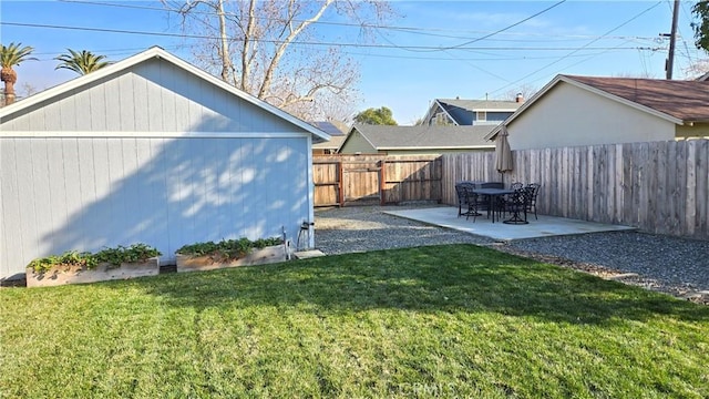 view of yard featuring a patio