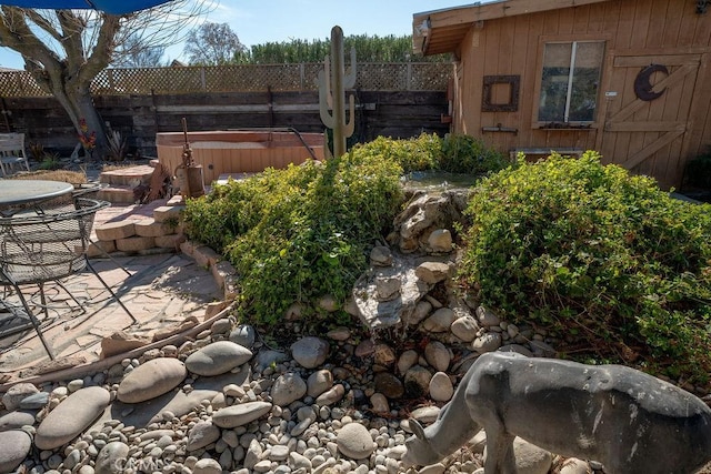 view of yard featuring a patio area and a hot tub