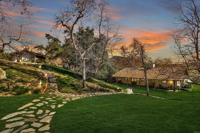 view of yard at dusk