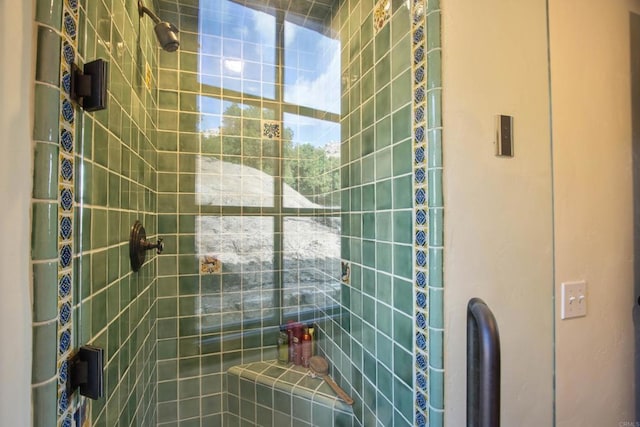 bathroom featuring tiled shower