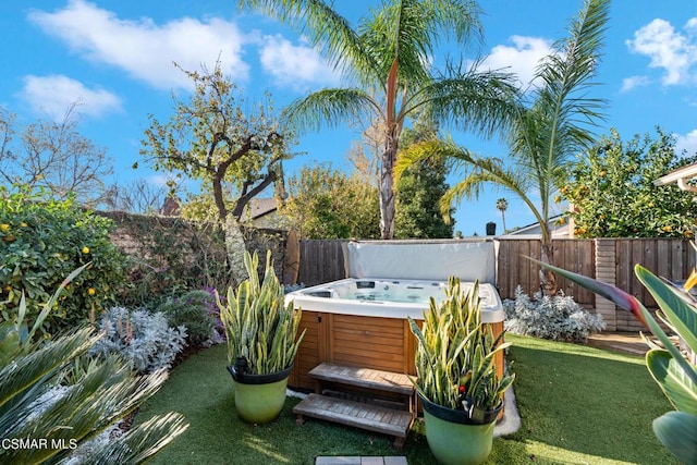 view of yard featuring a hot tub