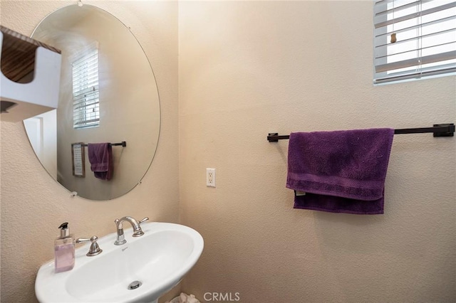 bathroom featuring sink