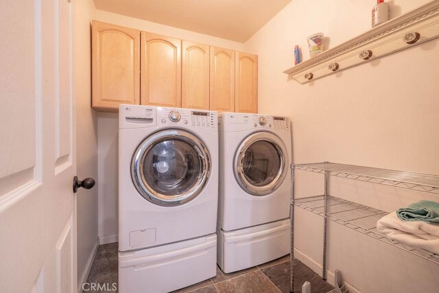 washroom featuring cabinets and washing machine and dryer