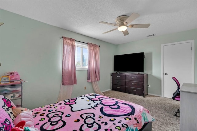 bedroom featuring light carpet, ceiling fan, and a textured ceiling