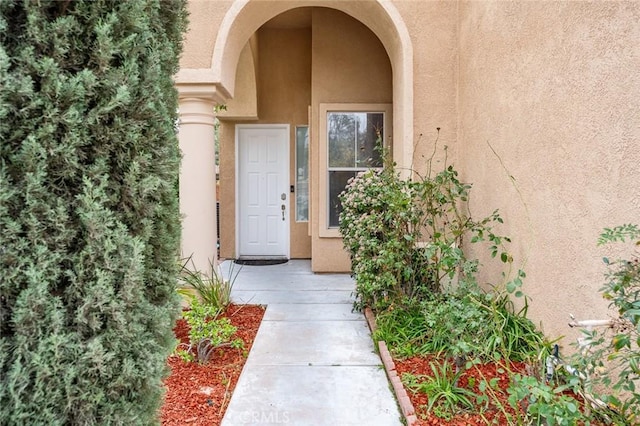 property entrance featuring stucco siding