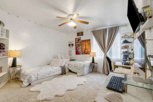 bedroom featuring ceiling fan