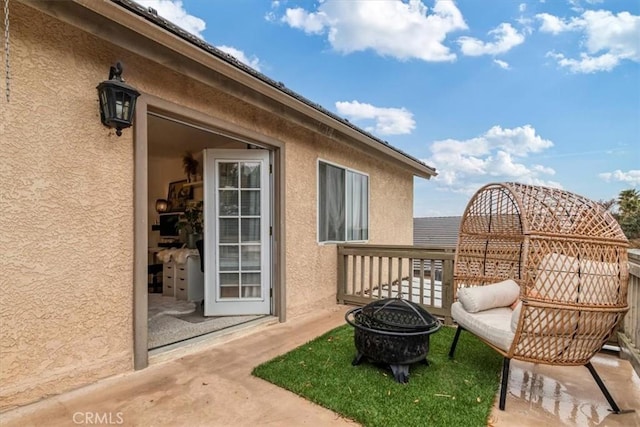 balcony featuring a fire pit