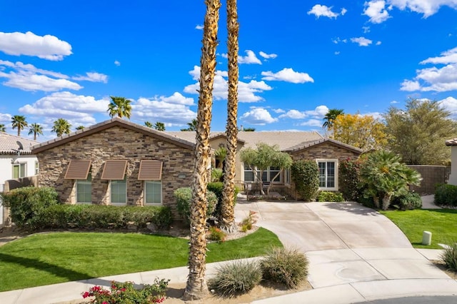 view of front of house featuring a front yard