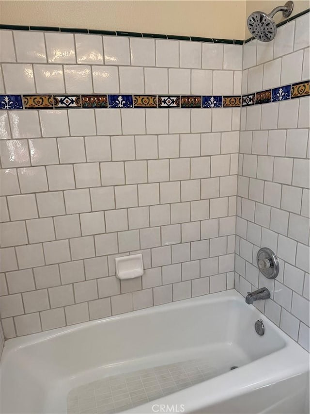 bathroom featuring tiled shower / bath