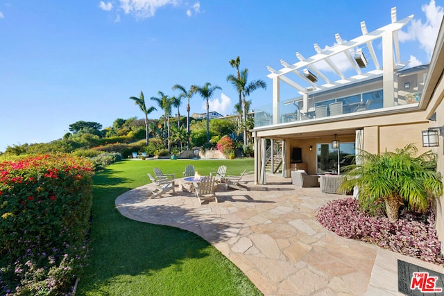 view of yard featuring a pergola, a patio area, and outdoor lounge area