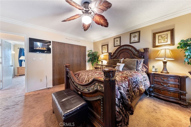 bedroom featuring light carpet, crown molding, a closet, and a textured ceiling