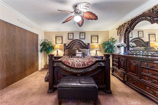 bedroom featuring crown molding, a textured ceiling, carpet floors, a closet, and ceiling fan