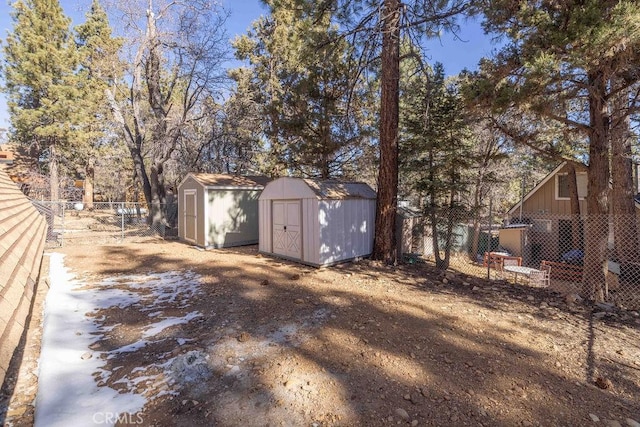 view of yard with a storage shed