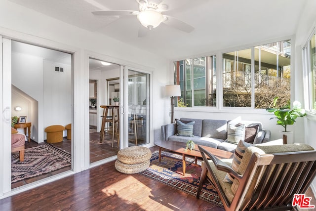 sunroom with ceiling fan