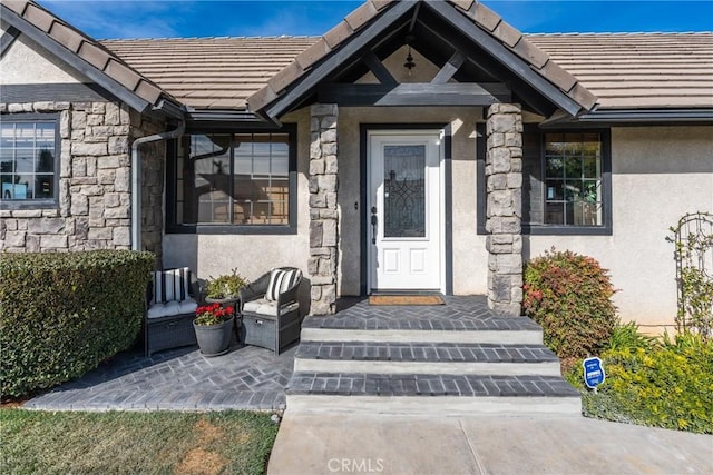 entrance to property featuring a patio area