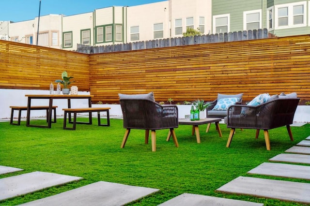 view of yard featuring an outdoor hangout area