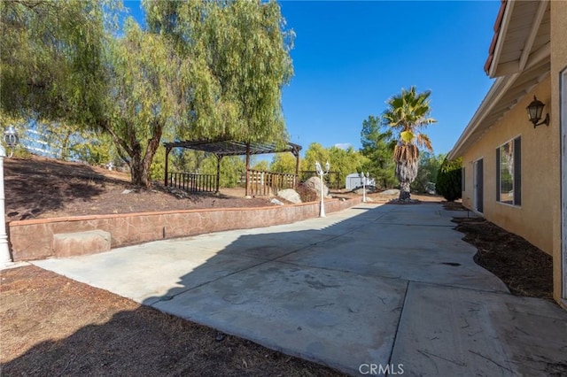 view of yard featuring a patio area and a pergola