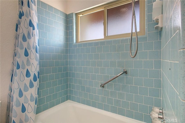 bathroom featuring shower / tub combo with curtain