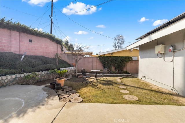 view of yard with a patio area