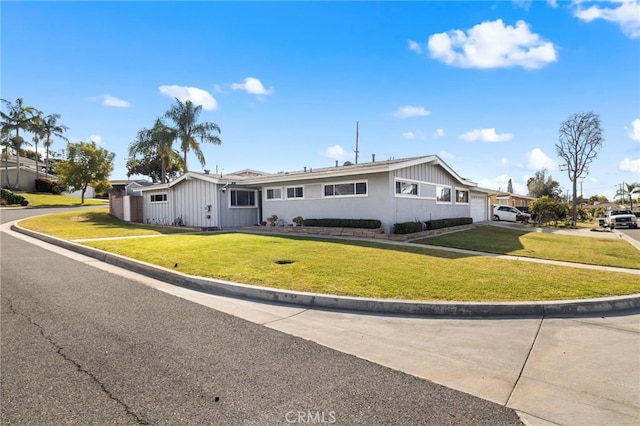 single story home featuring a front lawn