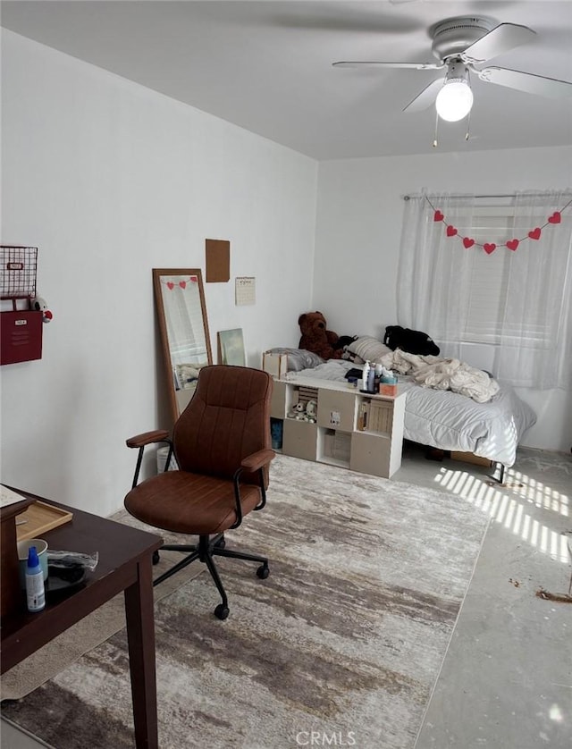 bedroom with ceiling fan