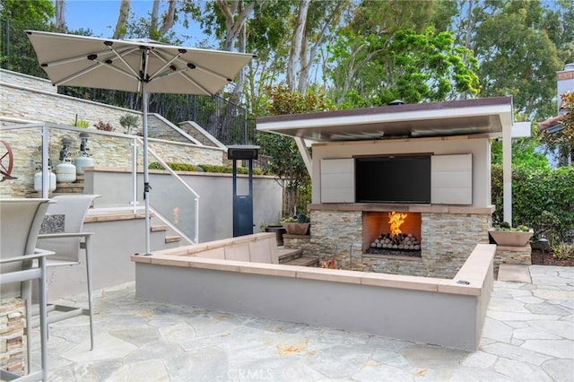 view of patio featuring an outdoor living space with a fireplace