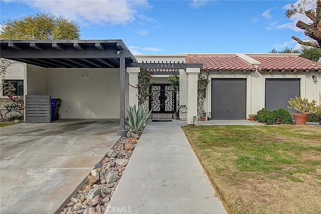 view of front facade featuring a garage and a front lawn