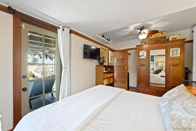 bedroom featuring ceiling fan