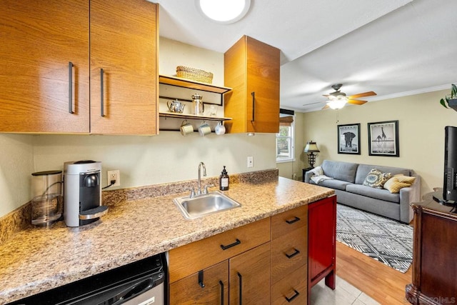 kitchen featuring sink, crown molding, light hardwood / wood-style flooring, dishwasher, and ceiling fan