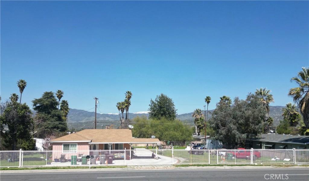 view of street featuring a mountain view