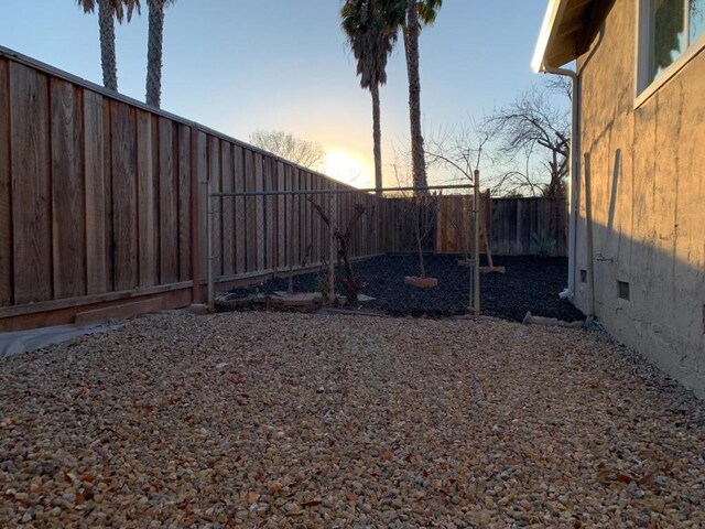 view of yard at dusk