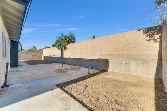 view of yard with a patio area