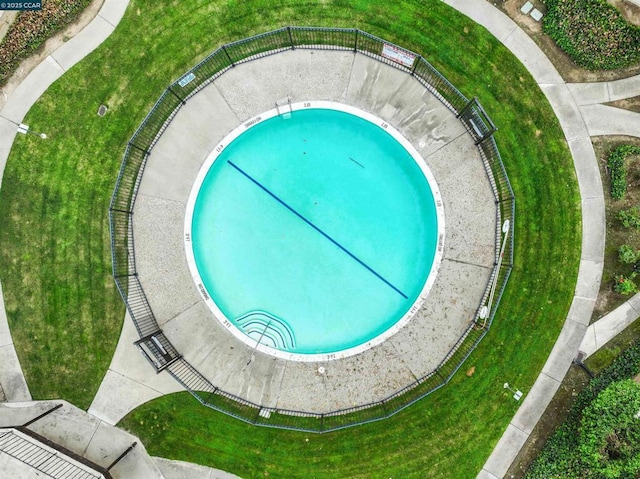 view of swimming pool featuring a lawn