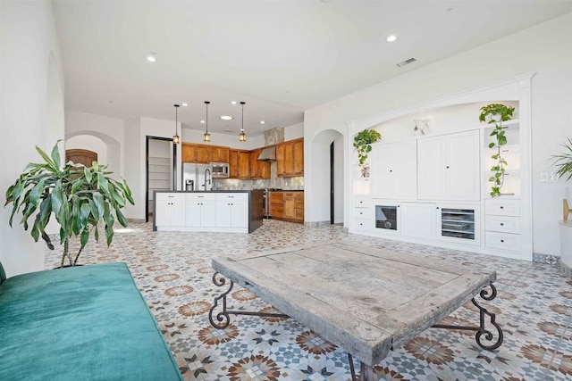 24916 Bareta Star Ranch Rd, Ramona, CA 92065 - living area featuring arched walkways and recessed lighting