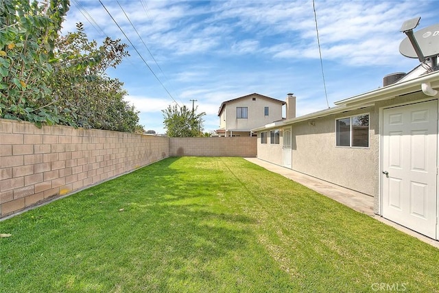 view of yard featuring a fenced backyard