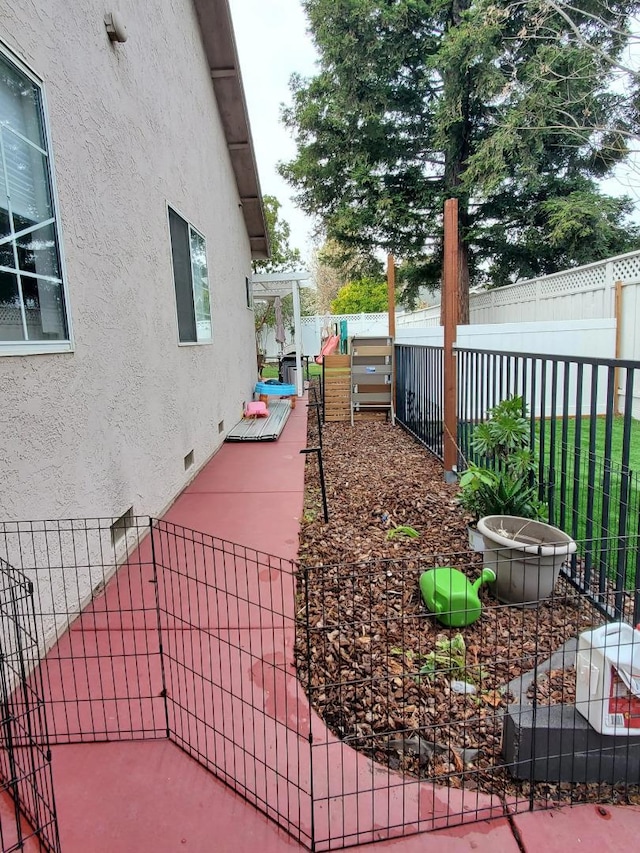 view of yard with a patio area and a pergola