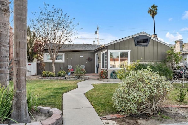 ranch-style home with a front yard