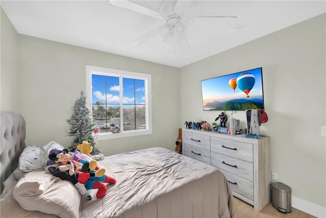 bedroom with ceiling fan