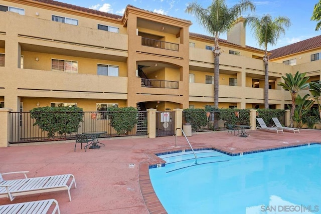 view of swimming pool